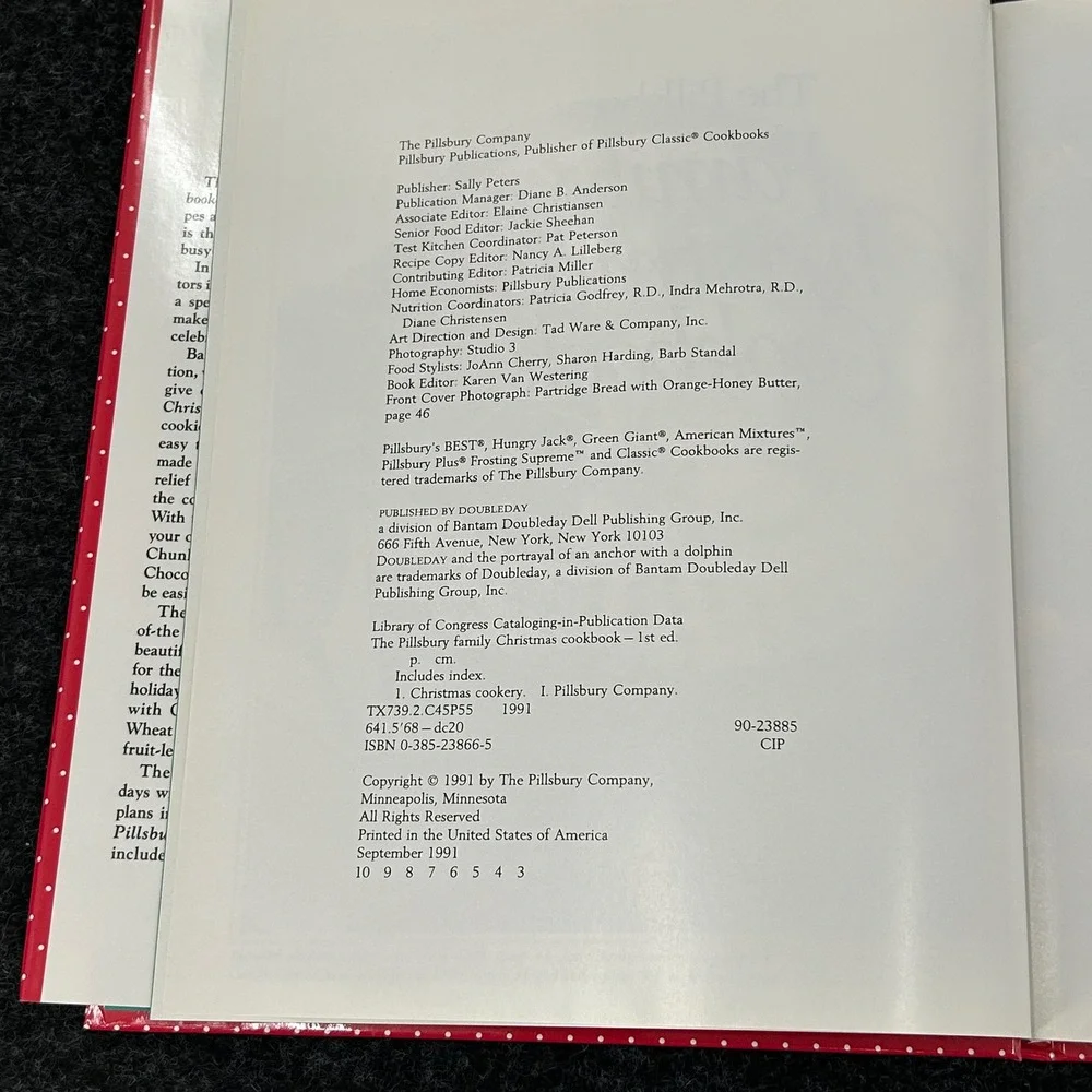 The Pillsbury Family Christmas Cookbook 1991 First Edition Hardcover Recipes